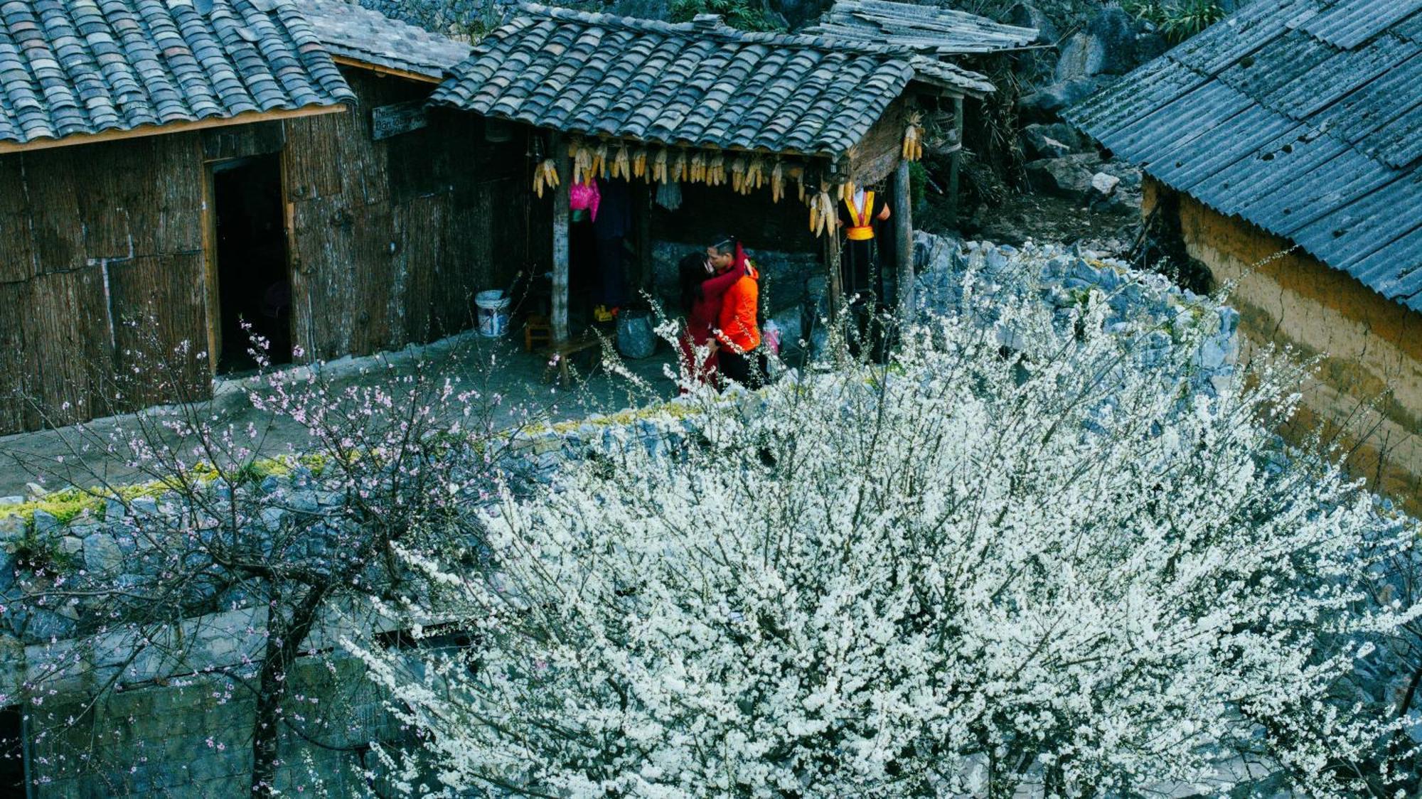Nha Co Lao Xa Homestay Hmong & Bungalow Air Conditioner Донґван Екстер'єр фото