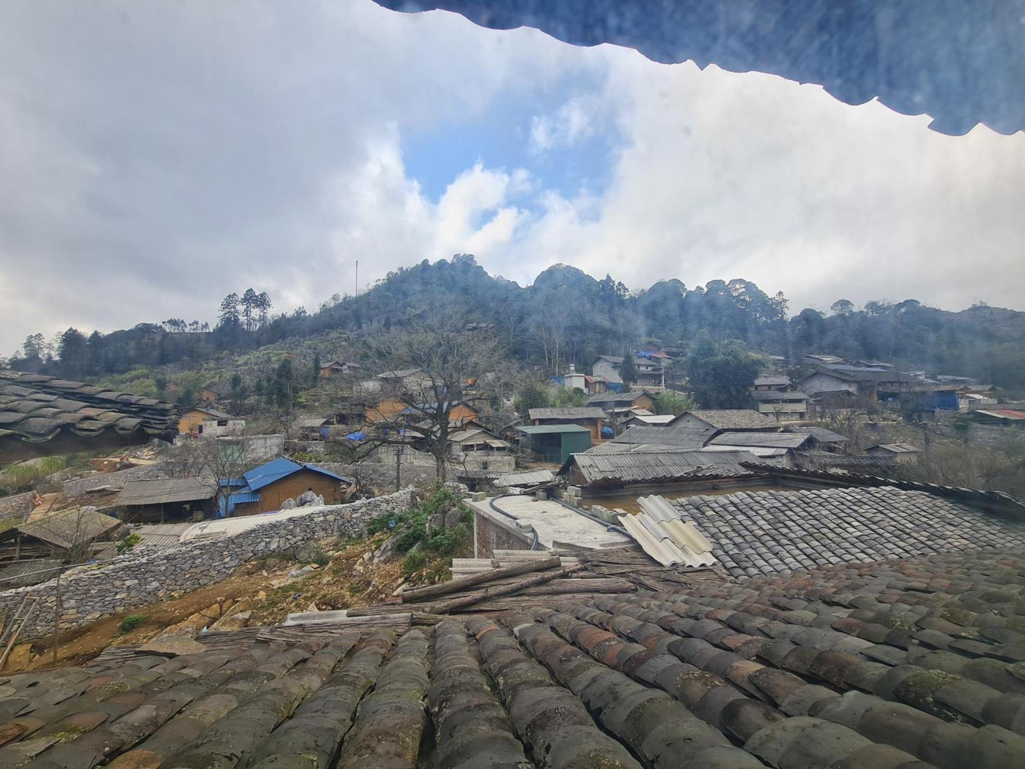 Nha Co Lao Xa Homestay Hmong & Bungalow Air Conditioner Донґван Екстер'єр фото