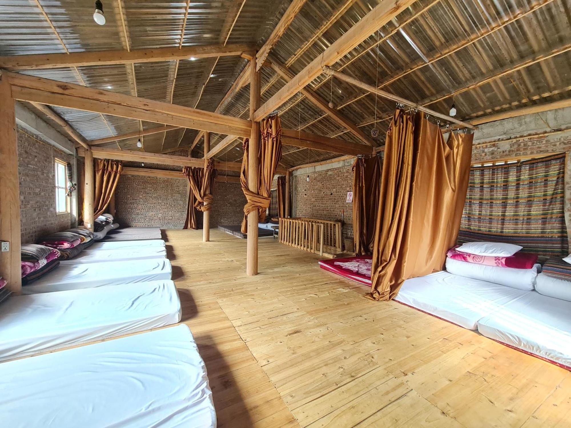 Nha Co Lao Xa Homestay Hmong & Bungalow Air Conditioner Донґван Екстер'єр фото