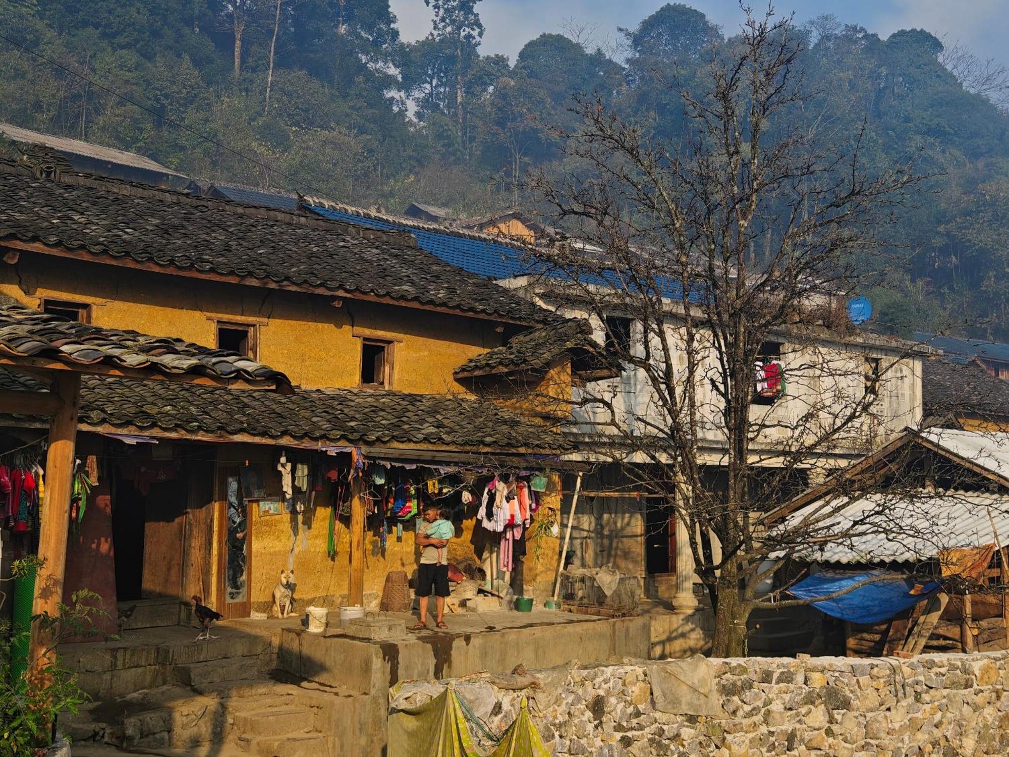Nha Co Lao Xa Homestay Hmong & Bungalow Air Conditioner Донґван Екстер'єр фото
