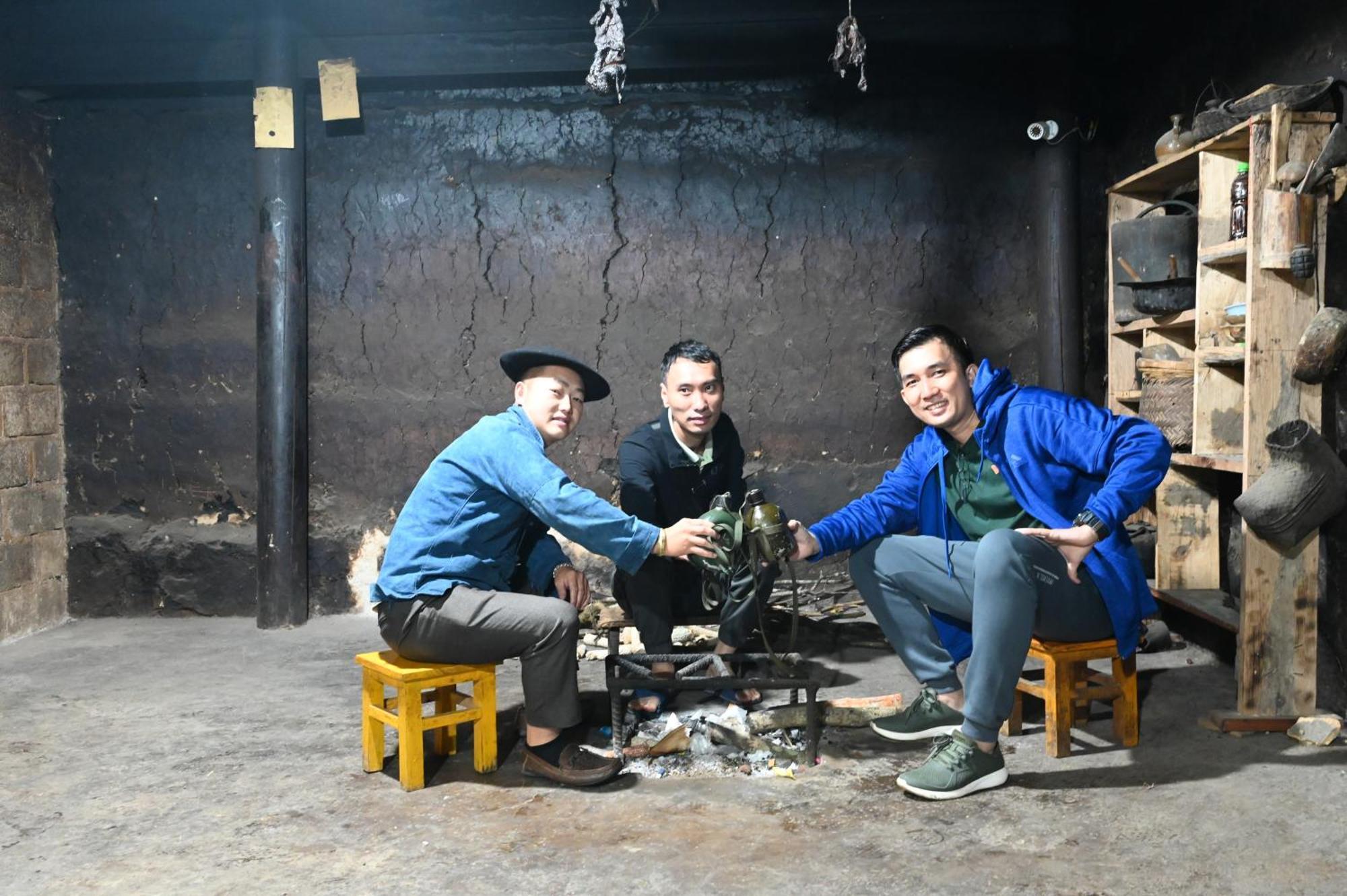 Nha Co Lao Xa Homestay Hmong & Bungalow Air Conditioner Донґван Екстер'єр фото
