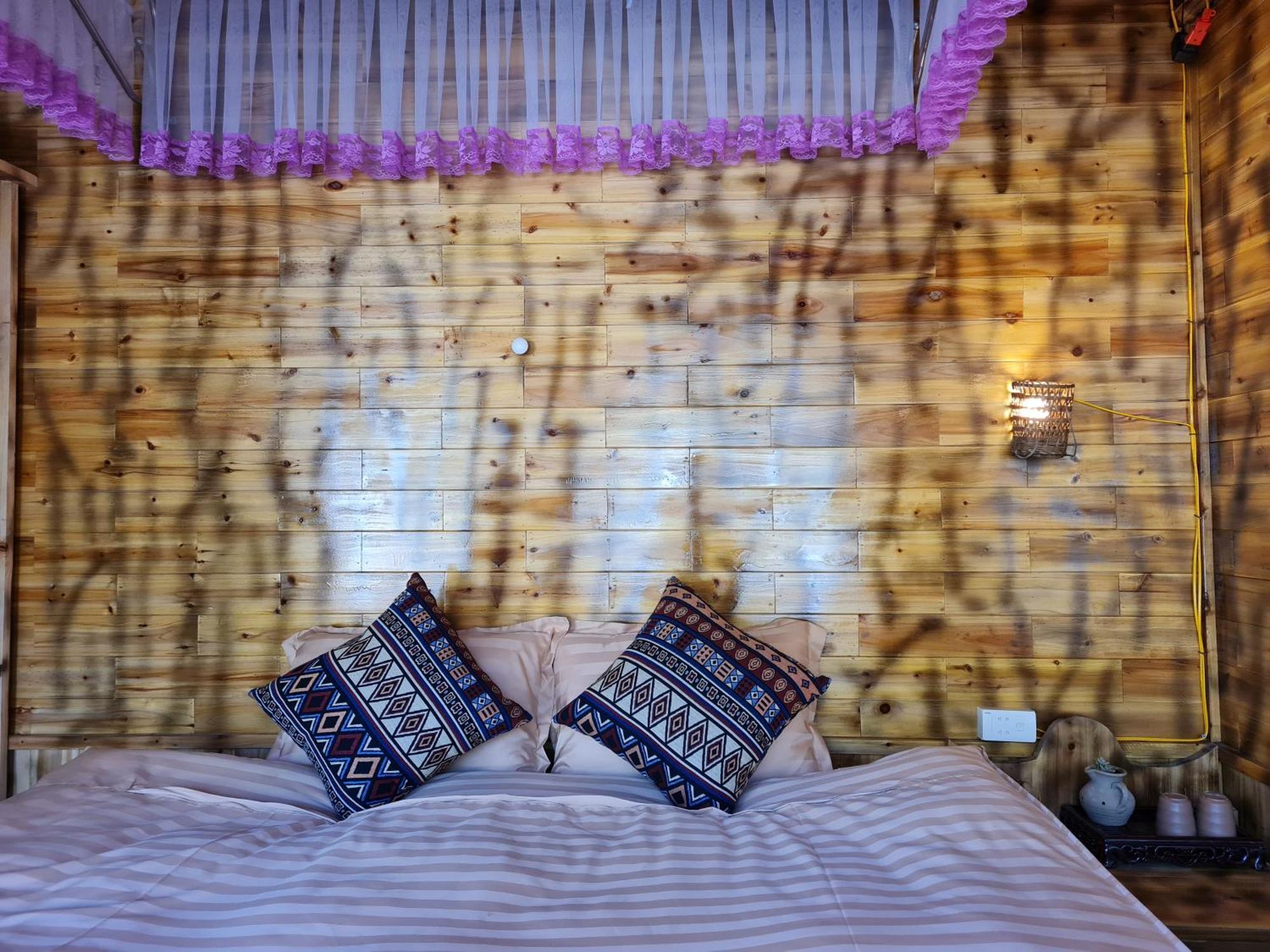 Nha Co Lao Xa Homestay Hmong & Bungalow Air Conditioner Донґван Екстер'єр фото