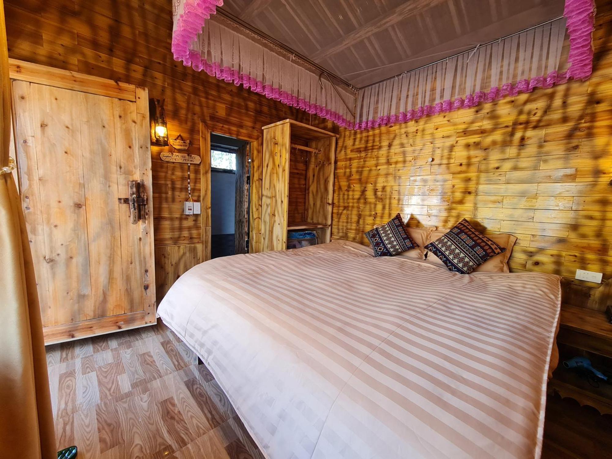 Nha Co Lao Xa Homestay Hmong & Bungalow Air Conditioner Донґван Екстер'єр фото